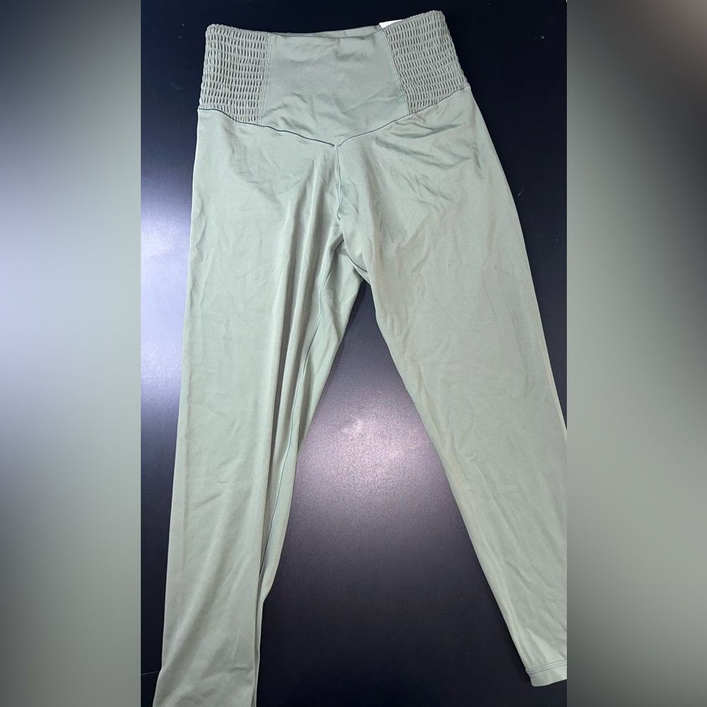 Aerie Offline Real Me 7/8 Legging Hi-Rise Size Large Light Olive NWT